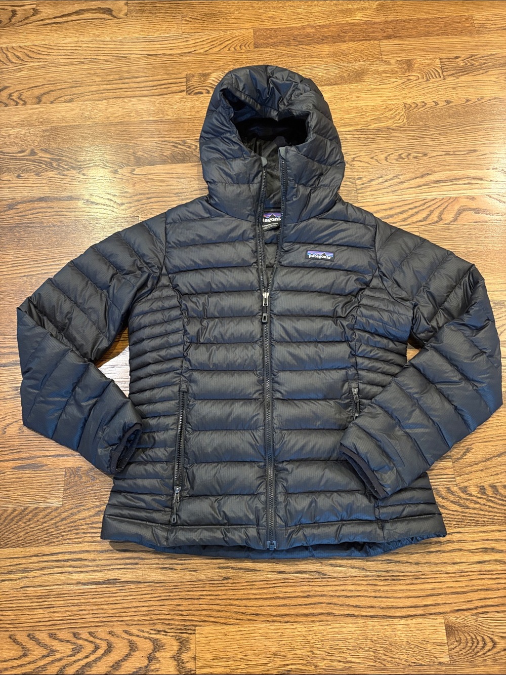 Patagonia Women's Black quilted Hooded Puffer Jacket, s